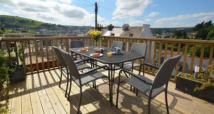 Peaceful Holiday Home in Kingswear Devon With Terrace
