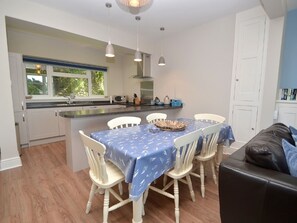 Dining - Peaceful Holiday Home in Kingswear Devon With Terrace (Dartmouth)