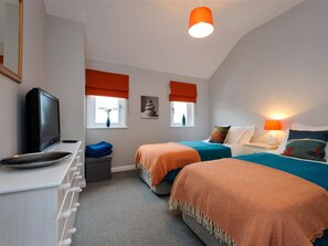 4 Schlafzimmer, individuell eingerichtet, Bettwäsche