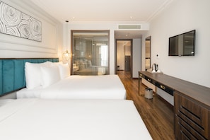 Minibar, in-room safe, individually decorated, individually furnished