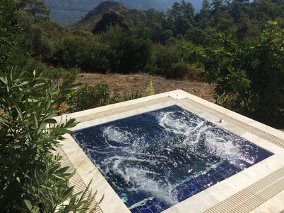 Banana Valley Villa, private pool and whirlpool, tranquillity, spectacular views