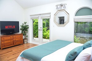 3 bedrooms, iron/ironing board, WiFi, bed sheets - Marin Riverside Lodge (Maple Ridge)