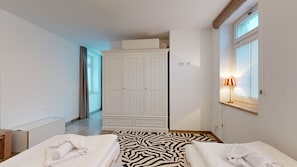 1 bedroom, travel crib, WiFi