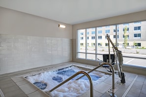 Indoor pool - TownePlace Suites by Marriott Grand Rapids Wyoming (Wyoming)