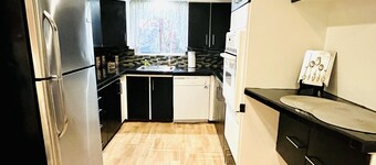 next to Strip 3BRVegas LVCC-1mile walk bestSpot Thanksgiving SemaShow 35%off