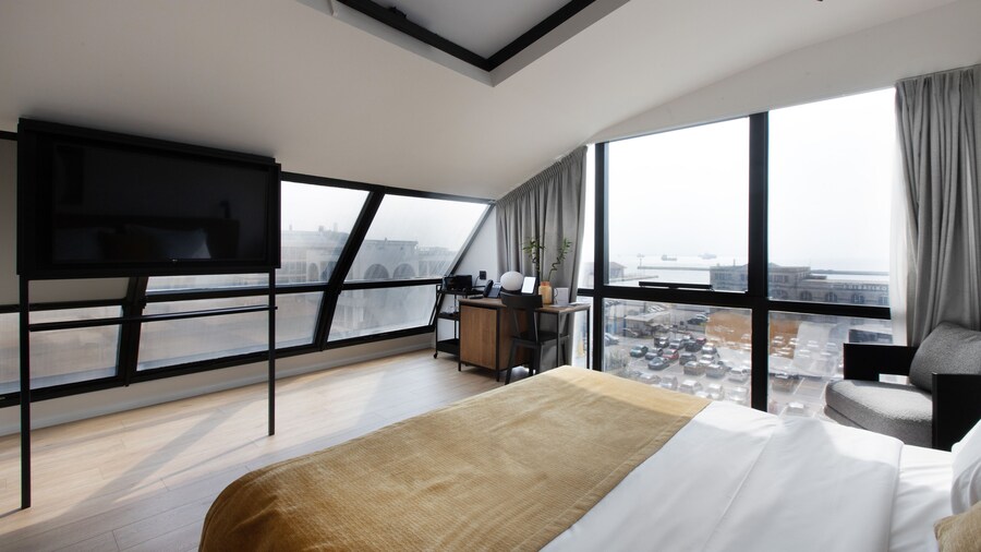 Noa Hotel