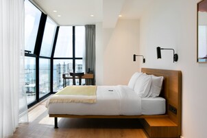 Signature Suite | 高档床上用品、加厚床垫、迷你吧、客房内保险箱