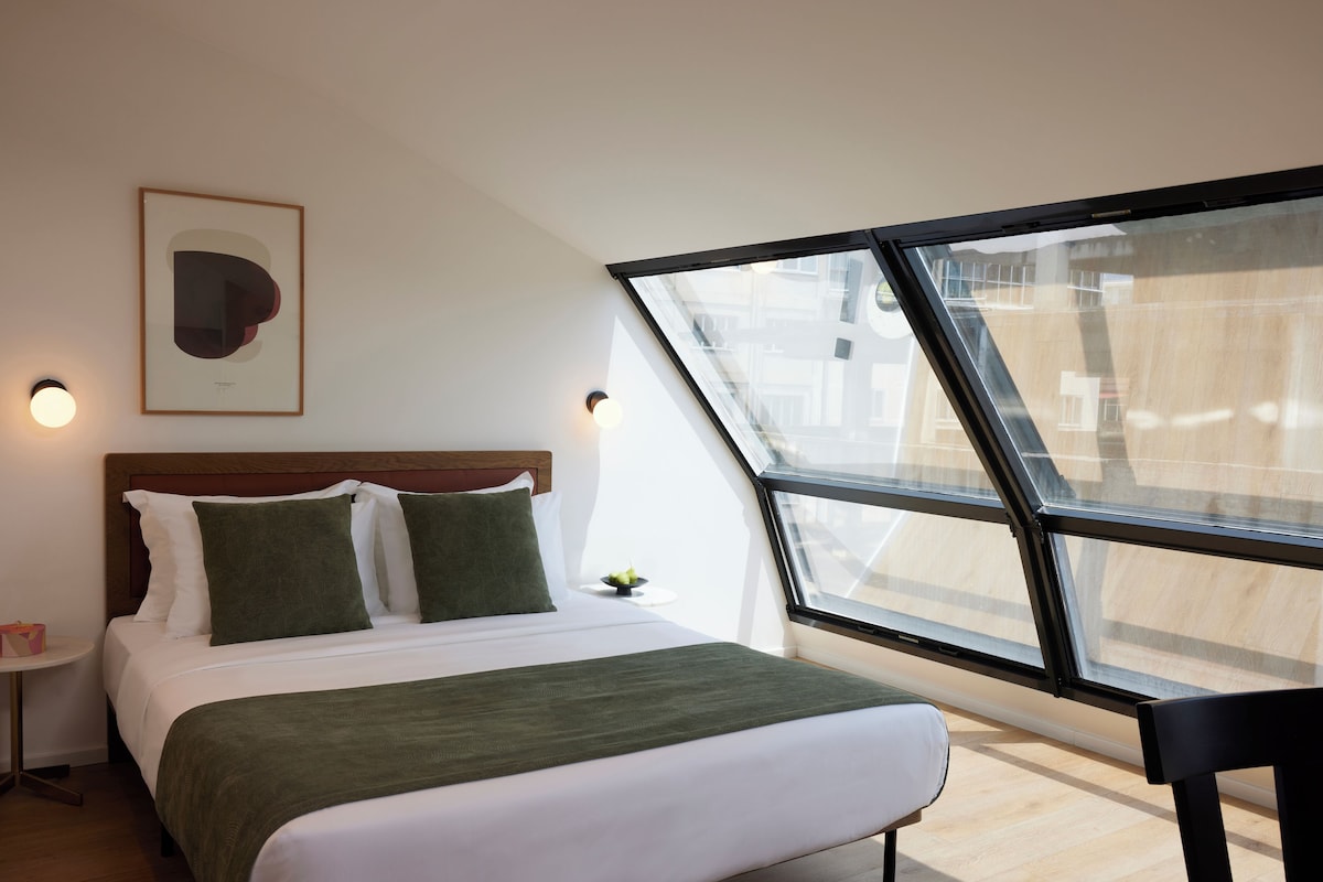 Premium bedding, pillowtop beds, minibar, in-room safe