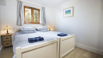 2 chambres, bureau, fer et planche à repasser, accès au Wi-Fi (inclus)