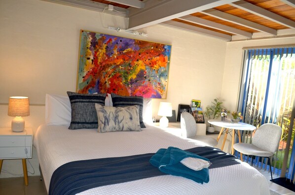 1 habitación, escritorio, tabla de planchar con plancha y wifi gratis 