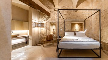 Habitación clásica | Sábanas de algodón egipcio, ropa de cama de alta calidad, minibar