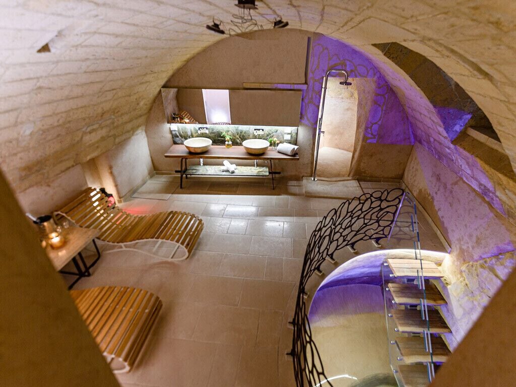 grand deluxe suite ninfeo | bathroom | free toiletries, hair dryer, slippers, bidet