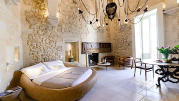 Design Suite (Octagonal) | 1 bedroom, Egyptian cotton sheets, premium bedding, minibar