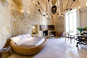 Design Suite (Octagonal) | Egyptian cotton sheets, premium bedding, minibar, in-room safe