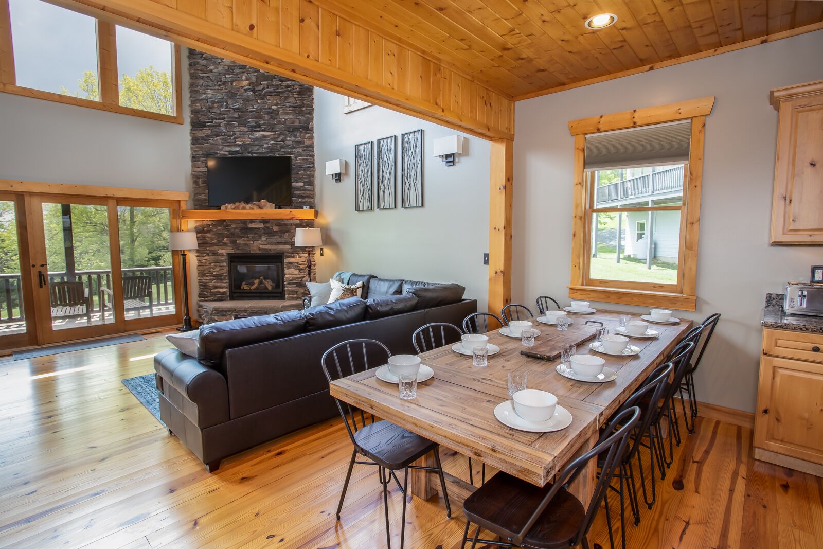 Open Concept Cabin on Top of Mountain