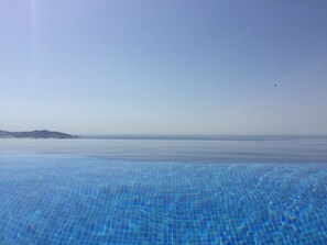 Een infinitypool