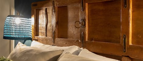 2 chambres, fer et planche à repasser, lit de bébé portatif