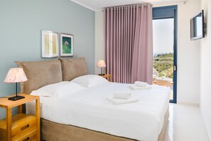 6 chambres, coffre-fort, fer et planche à repasser, lit de bébé portatif