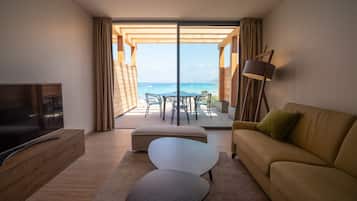 Appartement, 1 slaapkamer, uitzicht op zee | Woonruimte | Een 100-cm flatscreentelevisie met kabelzenders en televisie