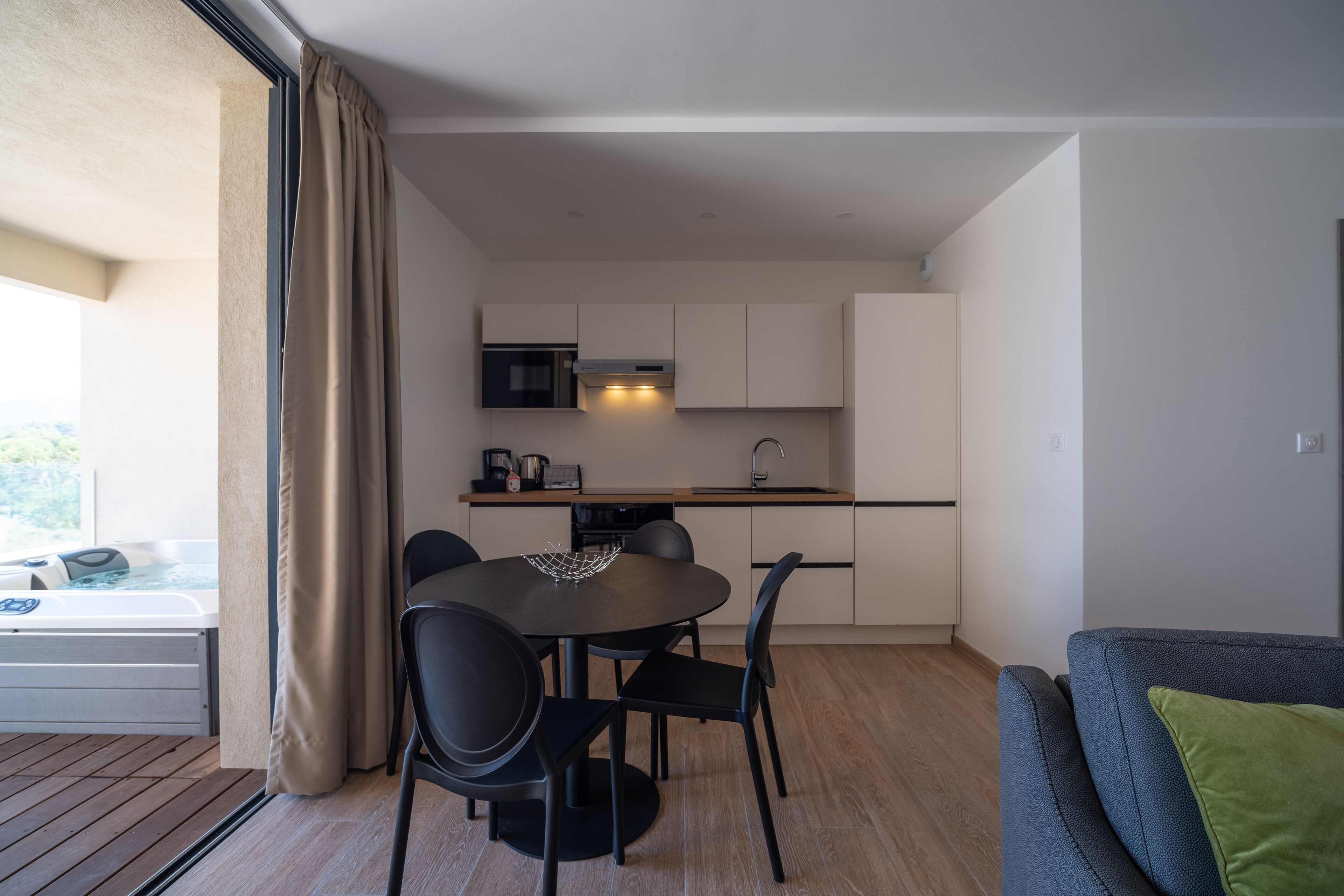 Luxury Apartment, 1 Bedroom, Sea View | Private kitchen | Full-sized fridge, microwave, oven, stovetop