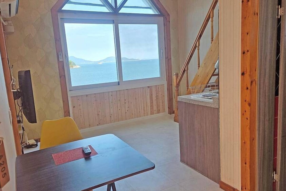 Room (A205) | 1 bedroom, WiFi (free)