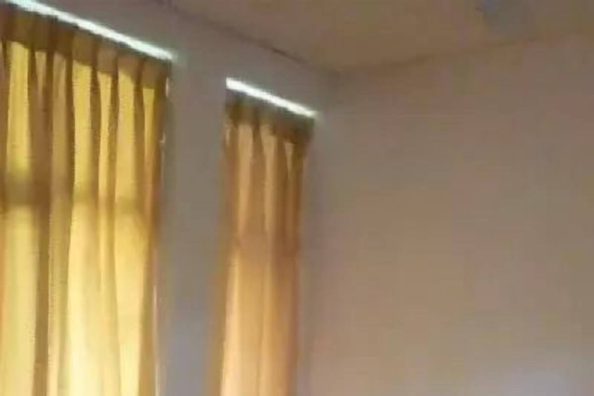 Basic Double Room Single Use | Desk