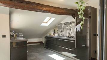 Réfrigérateur, four, lave-vaisselle, cafetiÚre/bouilloire