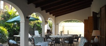 CAPITANA 8 Bedroom Villa with Direct Access to the Beach and Vast Garden