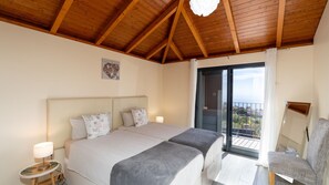 2 bedrooms, iron/ironing board, travel cot, free WiFi