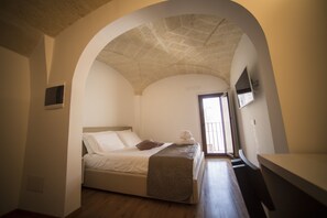 Standaard tweepersoonskamer | Luxe beddengoed, donsdekens, bedden met traagschuimmatrassen