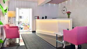 Lobby sitting area - Royal Vila Hotel (Tirana)