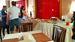 Free daily continental breakfast  - Royal Vila Hotel (Tirana)