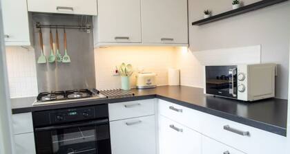 Contractorscleancharming 2-bed House in Coventry