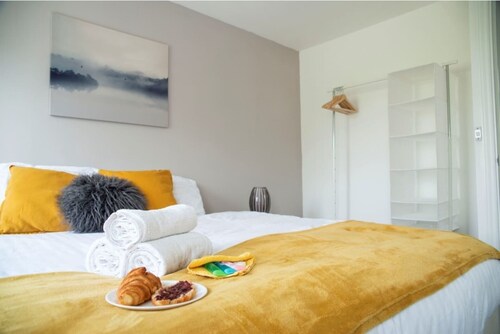 Contractorscleancharming 2-bed House in Coventry