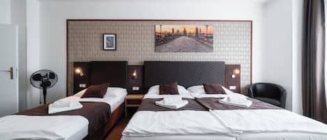 Chambre Triple | Bureau, Wi-Fi gratuit
