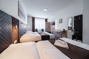 Kamar Triple | Meja kerja dan Wi-Fi gratis