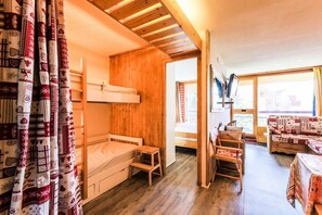 1 chambre, fer et planche à repasser, Wi-Fi, draps fournis