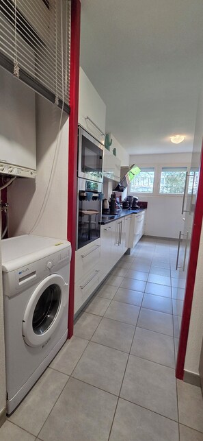 Fridge, microwave, oven, stovetop - Beautiful renovated apartment 300m from the beach (Concarneau)