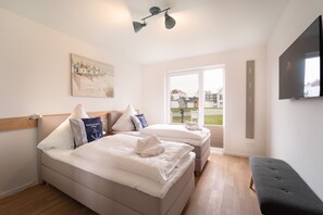 2 habitaciones, tabla de planchar con plancha y cuna de viaje 