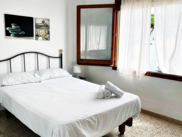 4 chambres, fer et planche à repasser, accès Internet, draps fournis