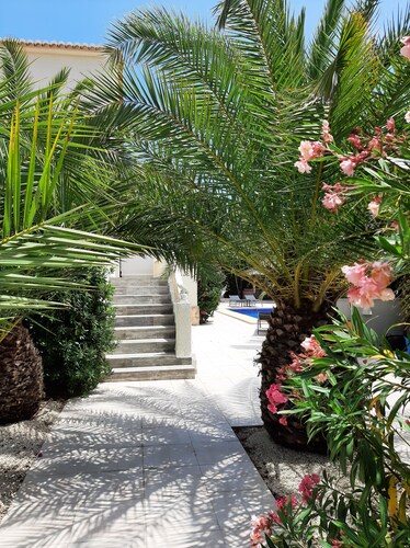 Casa Verde, cozy holiday home with private heated pool in Javea