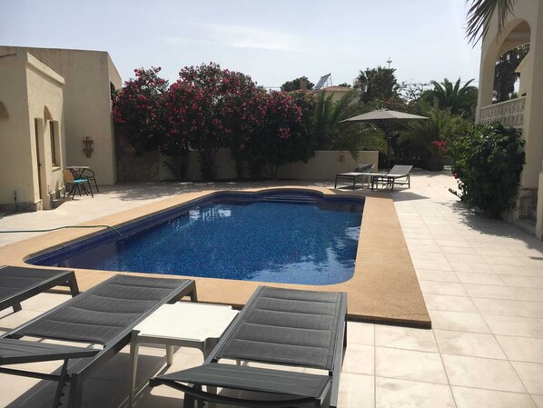 Piscine extérieure, piscine chauffée