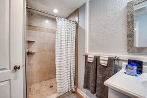 Shower, hair dryer, towels, soap - Dogs Give us 5 Stars! 3BR, Fenced, Rustic Escape (Orange Park)