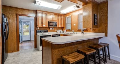 1 Acre Home |Woodsy & Fenced |Dogs Ok |Firepit |Close to Dining/Shops | Moody Oaks Rental Next Door