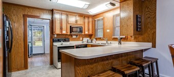 1 Acre Home |Woodsy & Fenced |Dogs Ok |Firepit |Close to Dining/Shops | Moody Oaks Rental Next Door