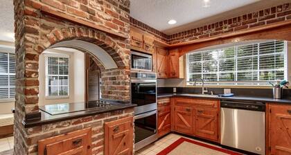 Private Pool |1/2 Acre Wooded Lot |Feels Like an Authentic English Cottage |Fenced |Dogs Ok |3 Bikes