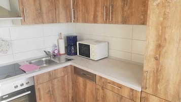 Kühlschrank, Ofen, Herdplatte, Geschirrspüler