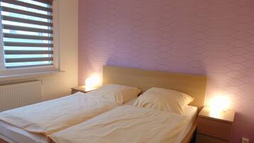 2 bedrooms, travel crib, free WiFi