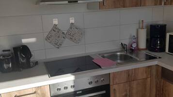 Kühlschrank, Ofen, Herdplatte, Geschirrspüler