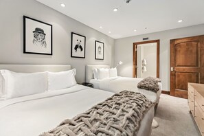 4 bedrooms, desk, iron/ironing board, free WiFi